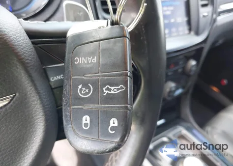 2018 Chrysler 300 300S z USA, uszkodzony, nr VIN 2C3CCABG7JH243858